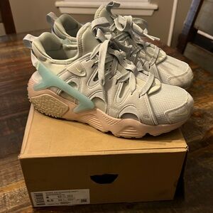 Women Nike Air Huarache Craft size 8 (25cm) Lightly worn